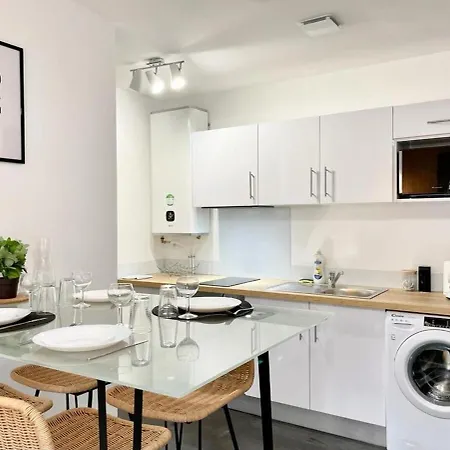 Le Tropical - Clim - Terrasse - Parking - Spacieux Apartment